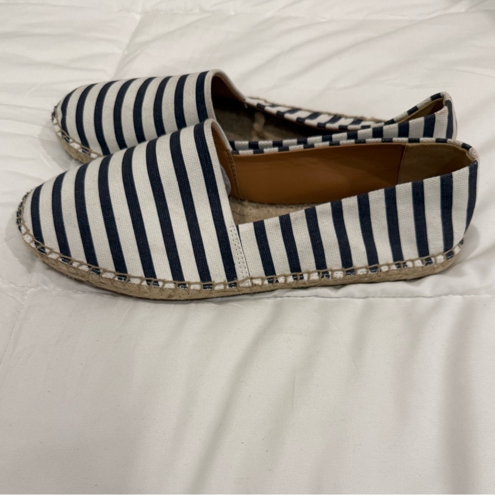 J. Crew Striped Espadrilles Flats Pull On White Blue Size 10 Coastal summer - Picture 2 of 9
